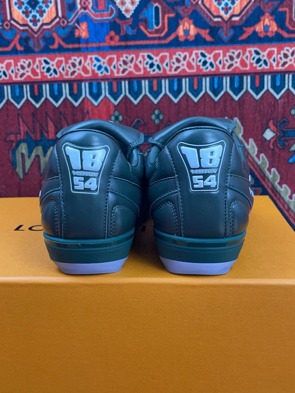 ルイヴィトン靴着用イメージ